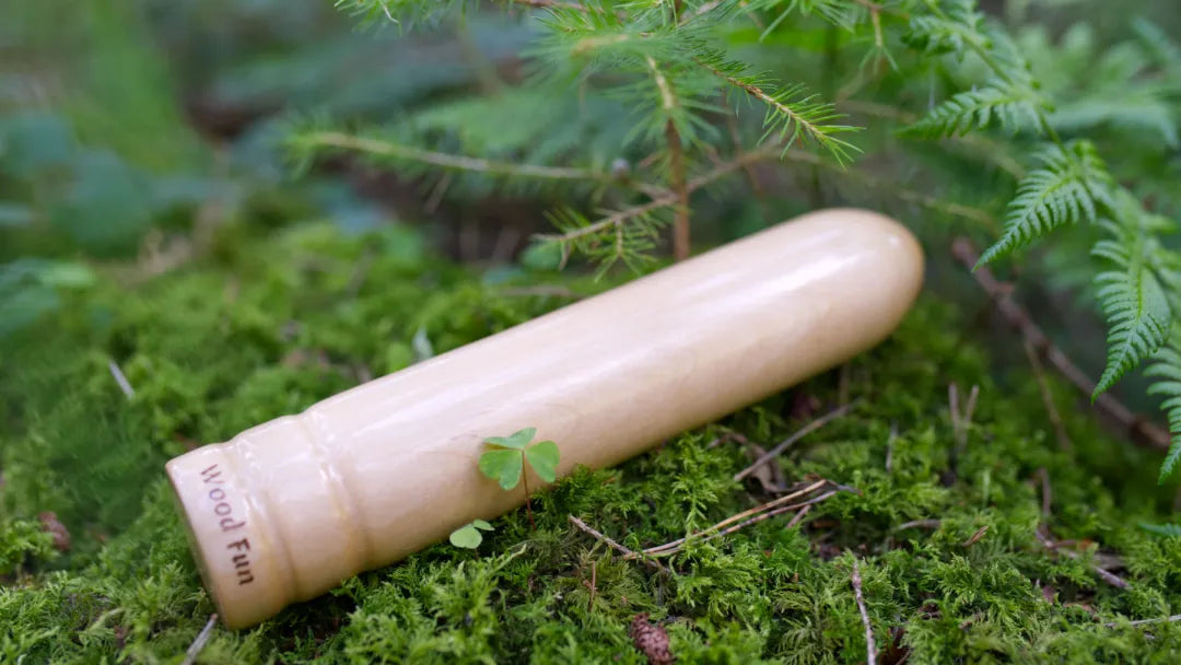 wood fun holzdildo nymphe auf moos