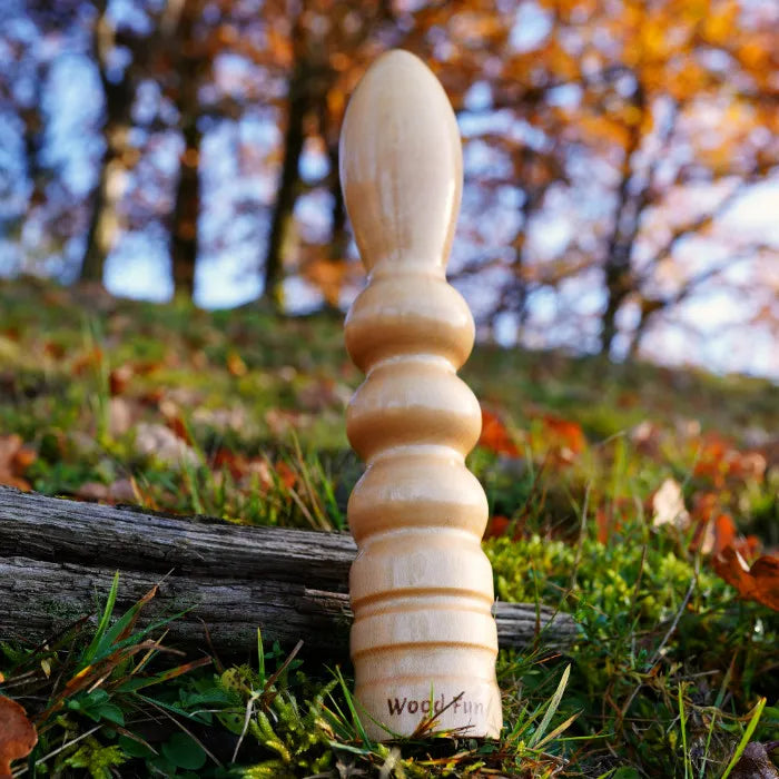 wood fun holzdildo action jackson in der natur