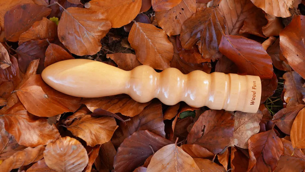 wood fun holzdildo action jackson auf blätter