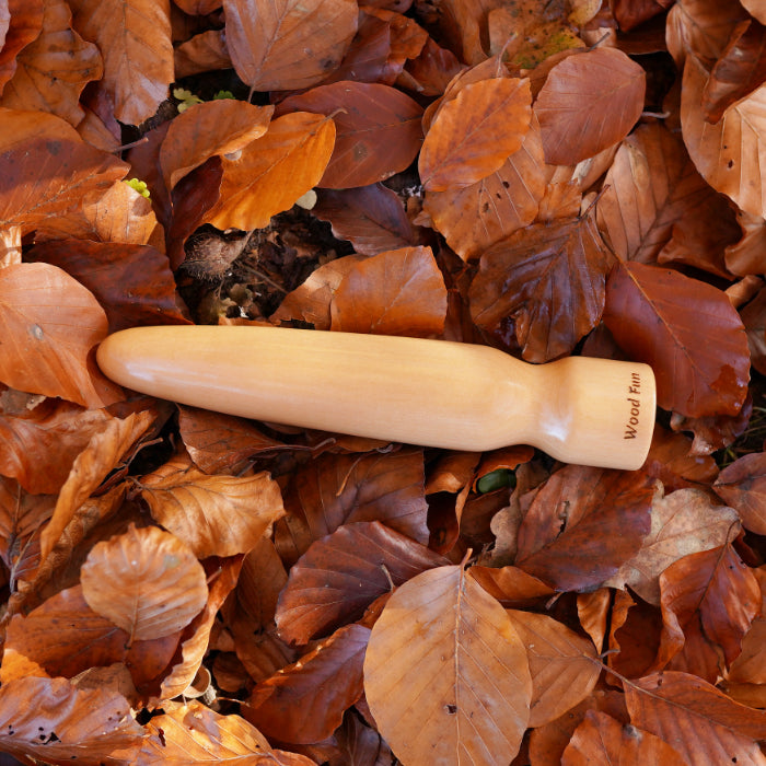 wood fun holzdildo karotte auf blätter