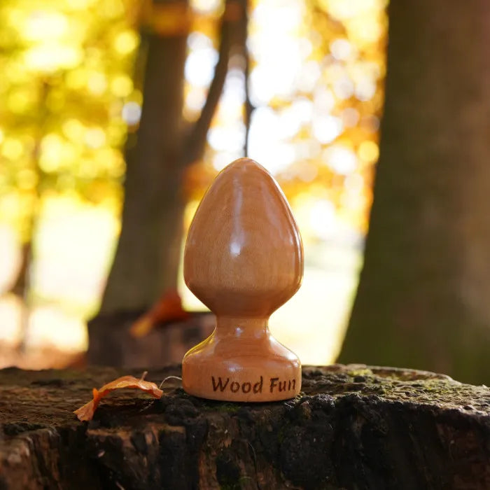 wood fun holzdildo brownie im wald