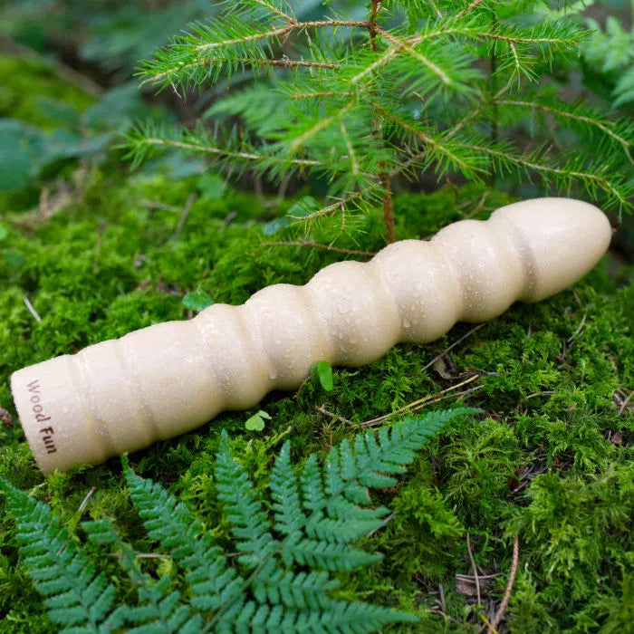 wood fun holzdildo medusa im wald