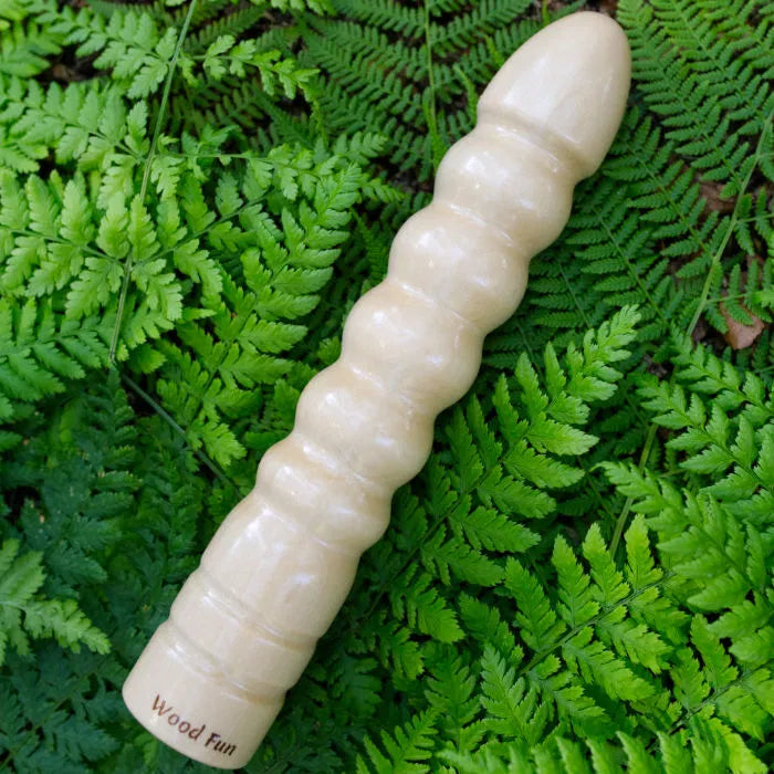 wood fun holzdildo medusa auf blätter