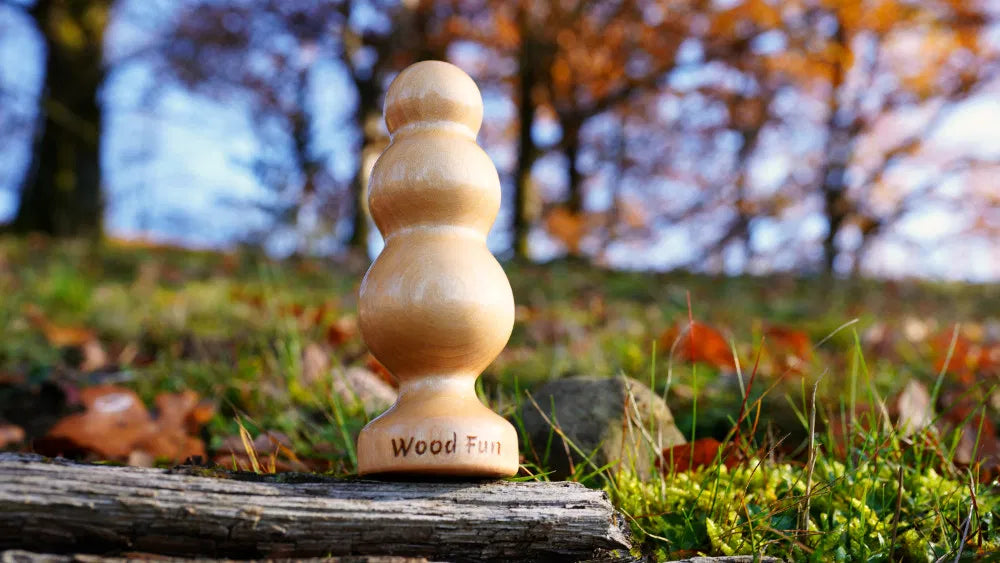 wood fun holzdildo analplug schneemann auf wiese